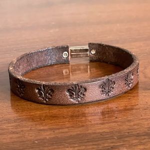 Fleur-de-lis Engraved Leather Bangle Bracelet with Silver Clasp